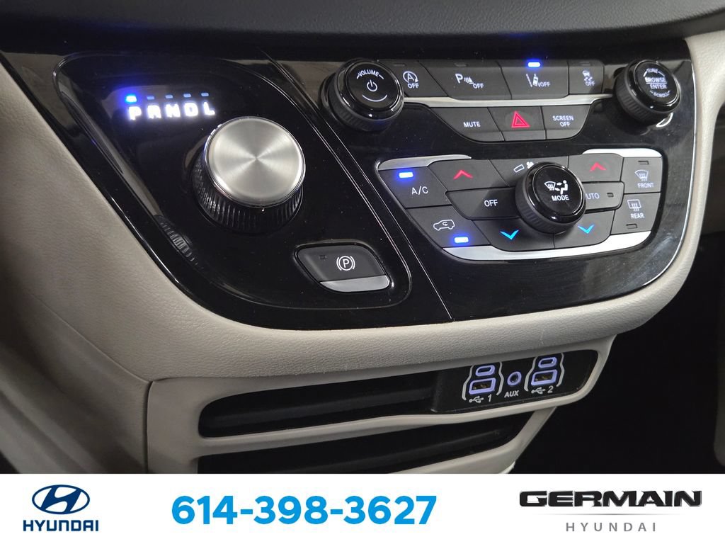 Used 2023 Chrysler Pacifica Touring-L FWD image 25