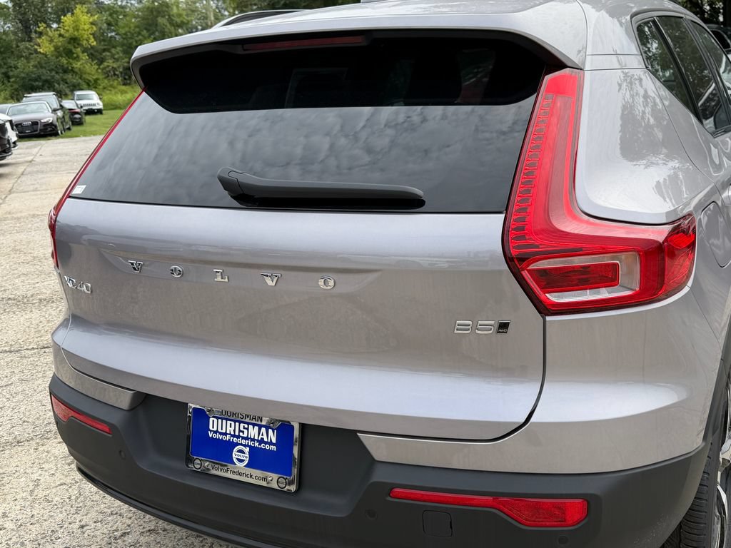New 2026 Volvo XC40 B5 Core w/ Climate Package AWD/4WD image 5