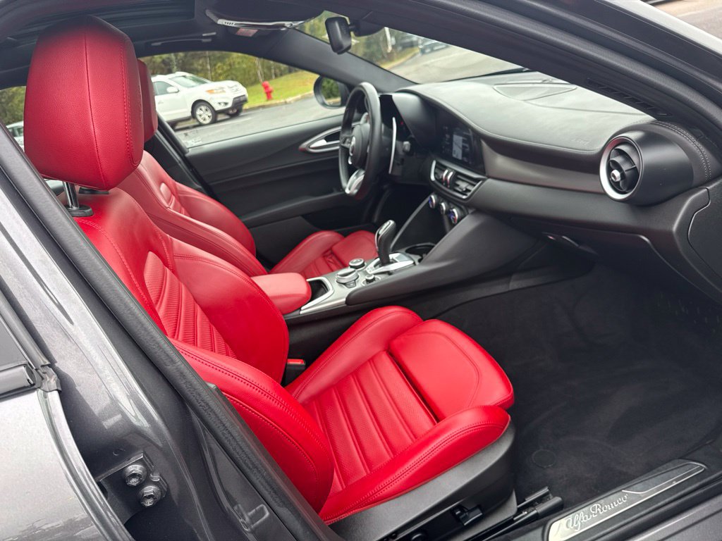Used 2024 Alfa Romeo Giulia Veloce AWD/4WD image 24