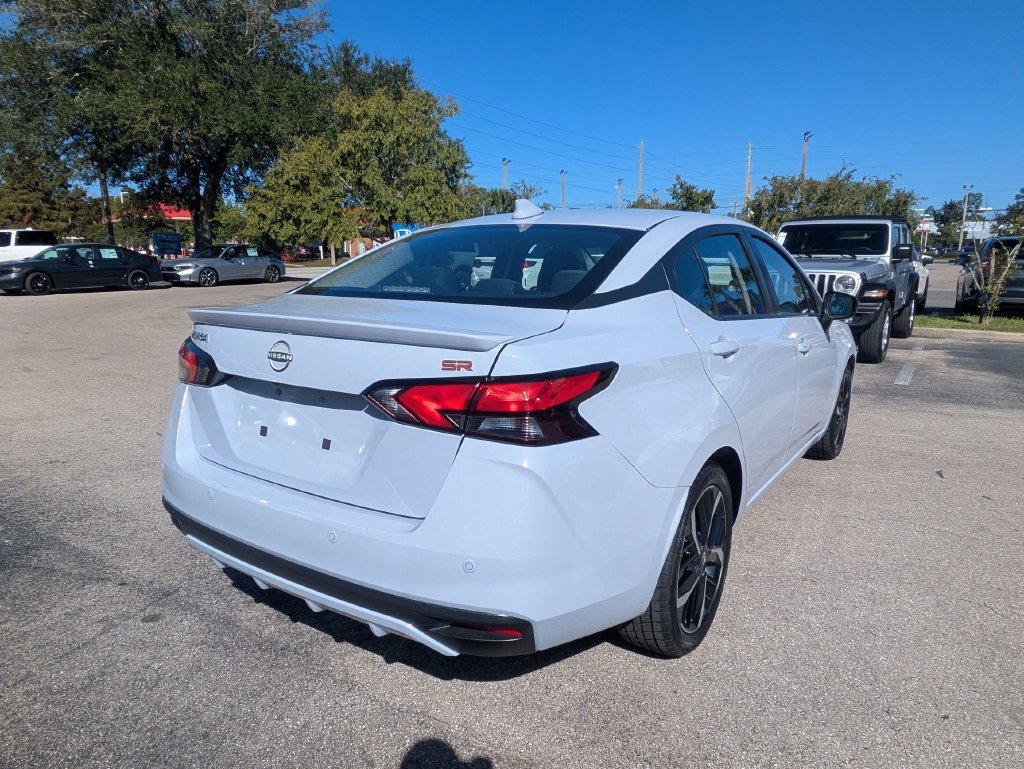 Used 2025 Nissan Versa SR FWD image 4