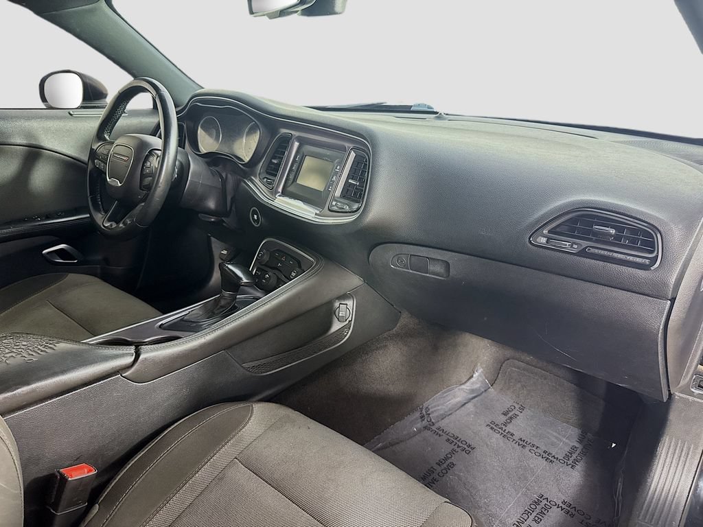 Used 2016 Dodge Challenger SXT RWD image 30