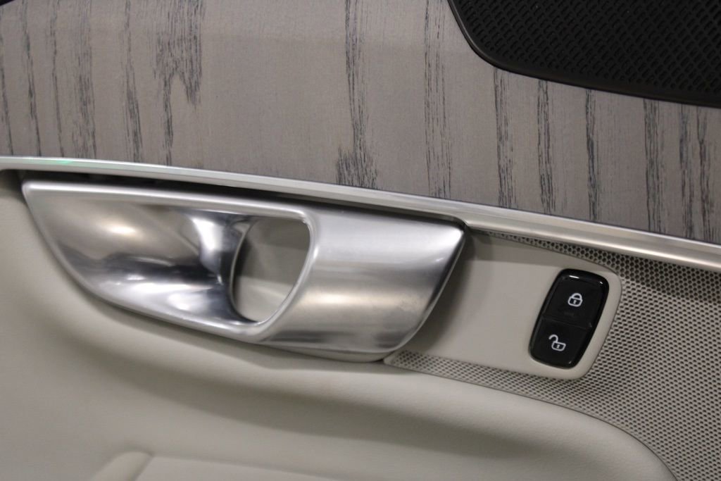 Used 2024 Volvo XC90 B6 Ultimate w/ Lounge Package image 21