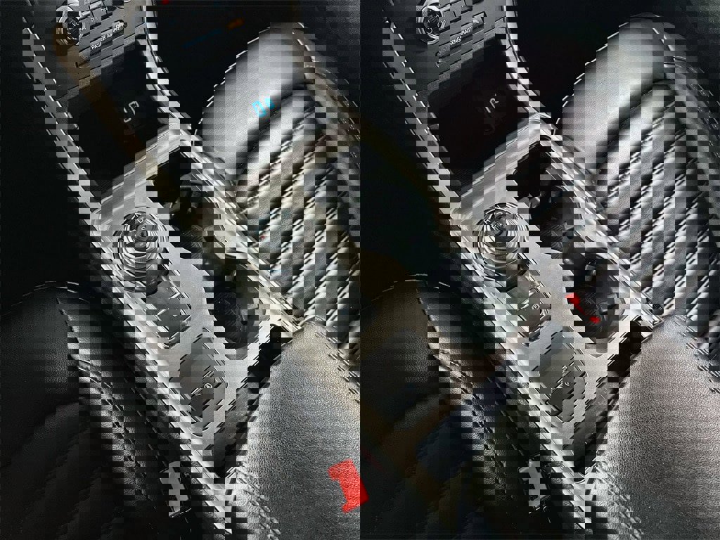 Used 2024 Ford Edge SEL image 35