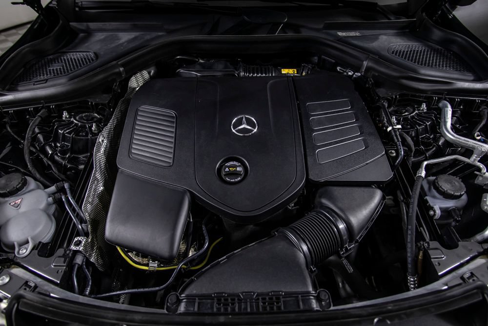 Used 2025 Mercedes-Benz GLC 300 4MATIC w/ AMG Line image 44