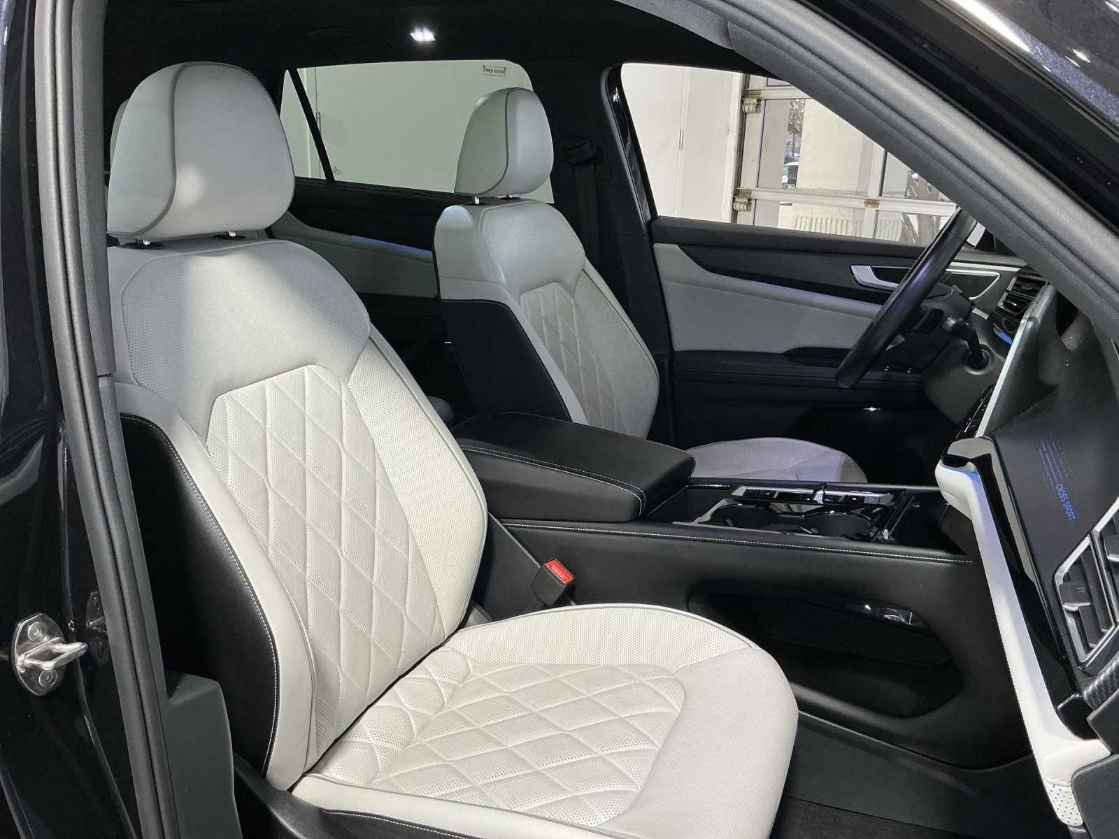 Used 2024 Volkswagen Atlas Cross Sport SEL Premium R-Line image 26