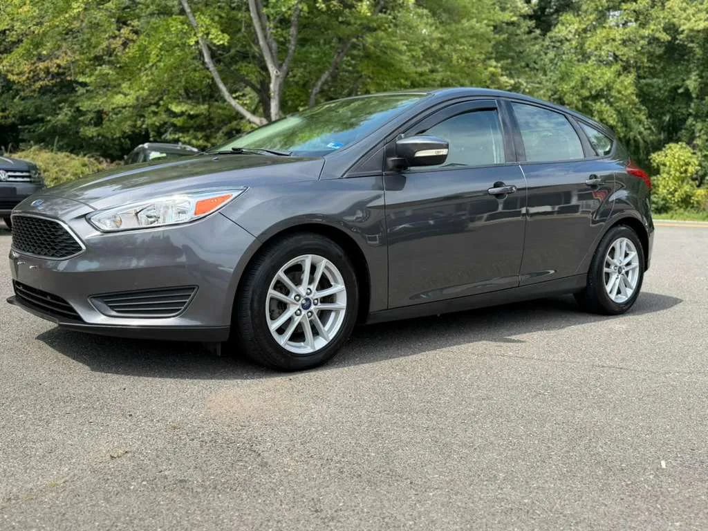 Used 2017 Ford Focus SE FWD image 3