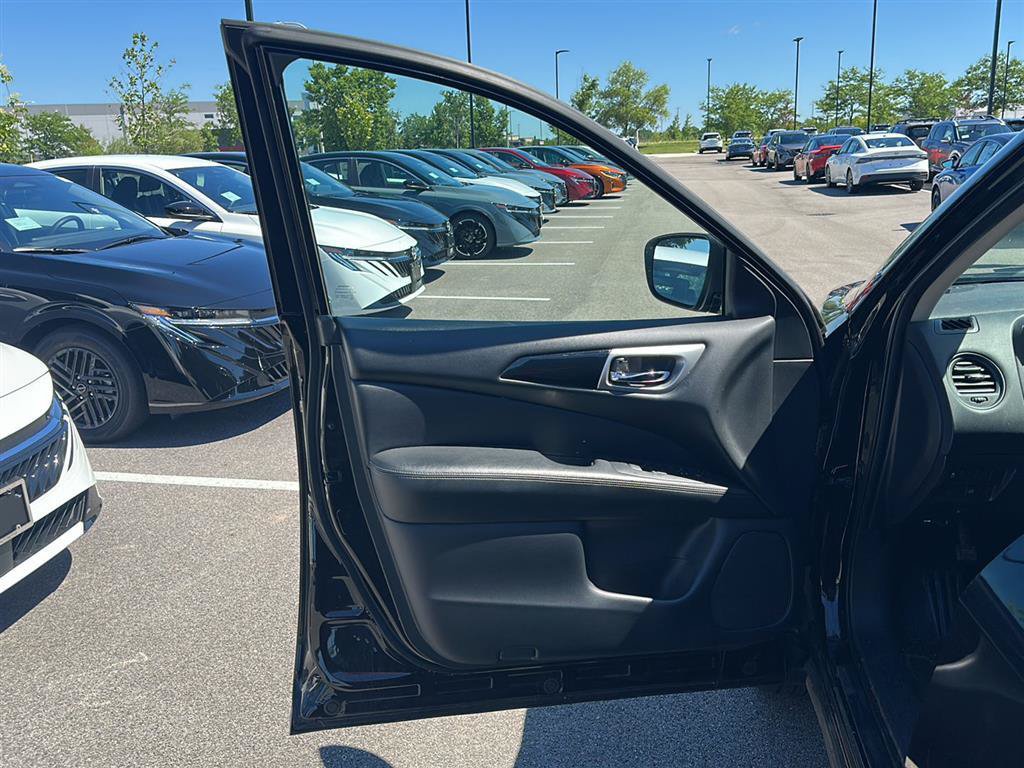 Used 2020 Nissan Pathfinder S AWD/4WD image 9