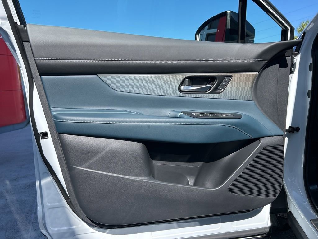 Used 2025 Nissan Murano Platinum w/ Cargo Package image 14