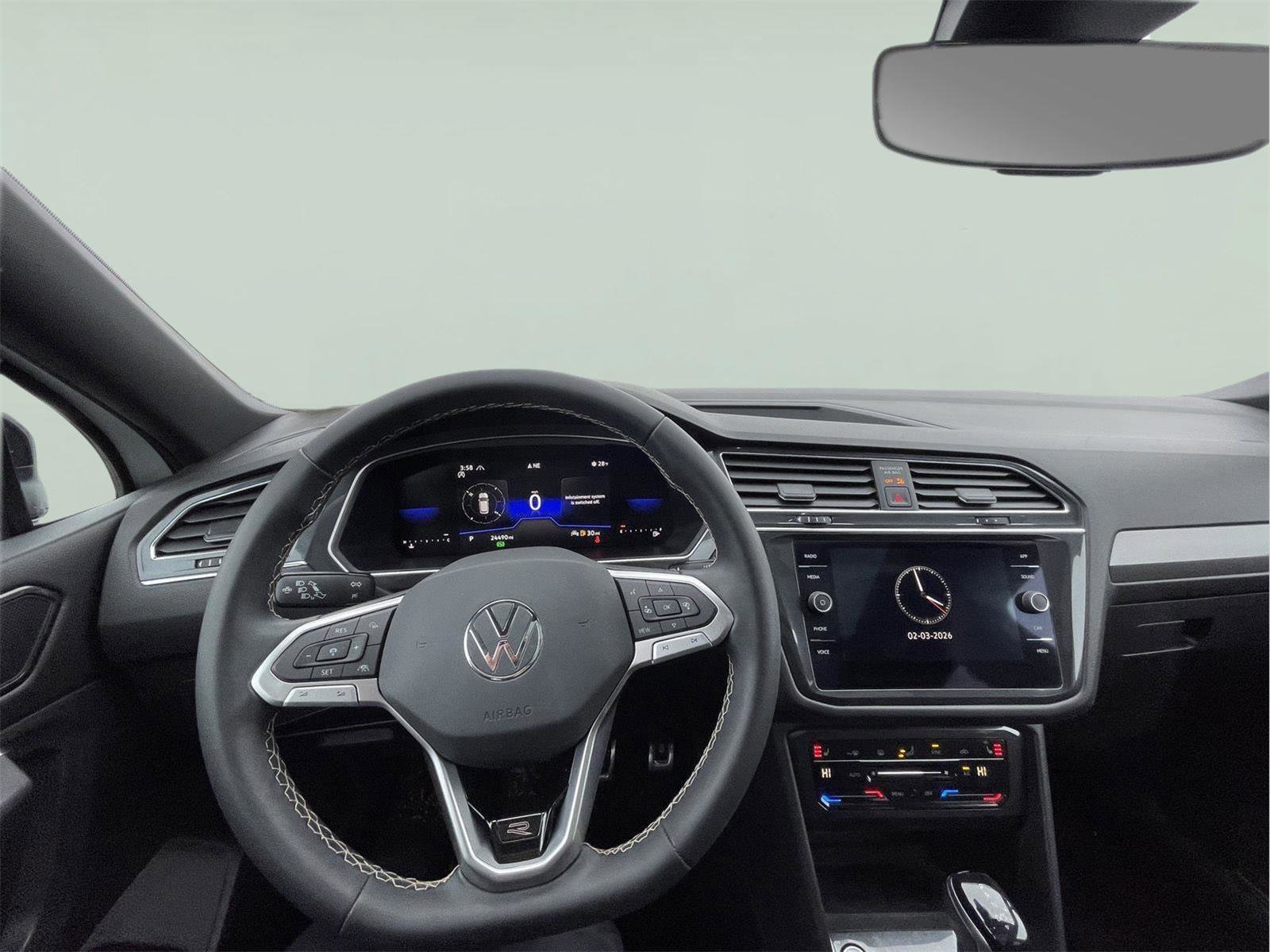 Used 2023 Volkswagen Tiguan SE R-Line image 25