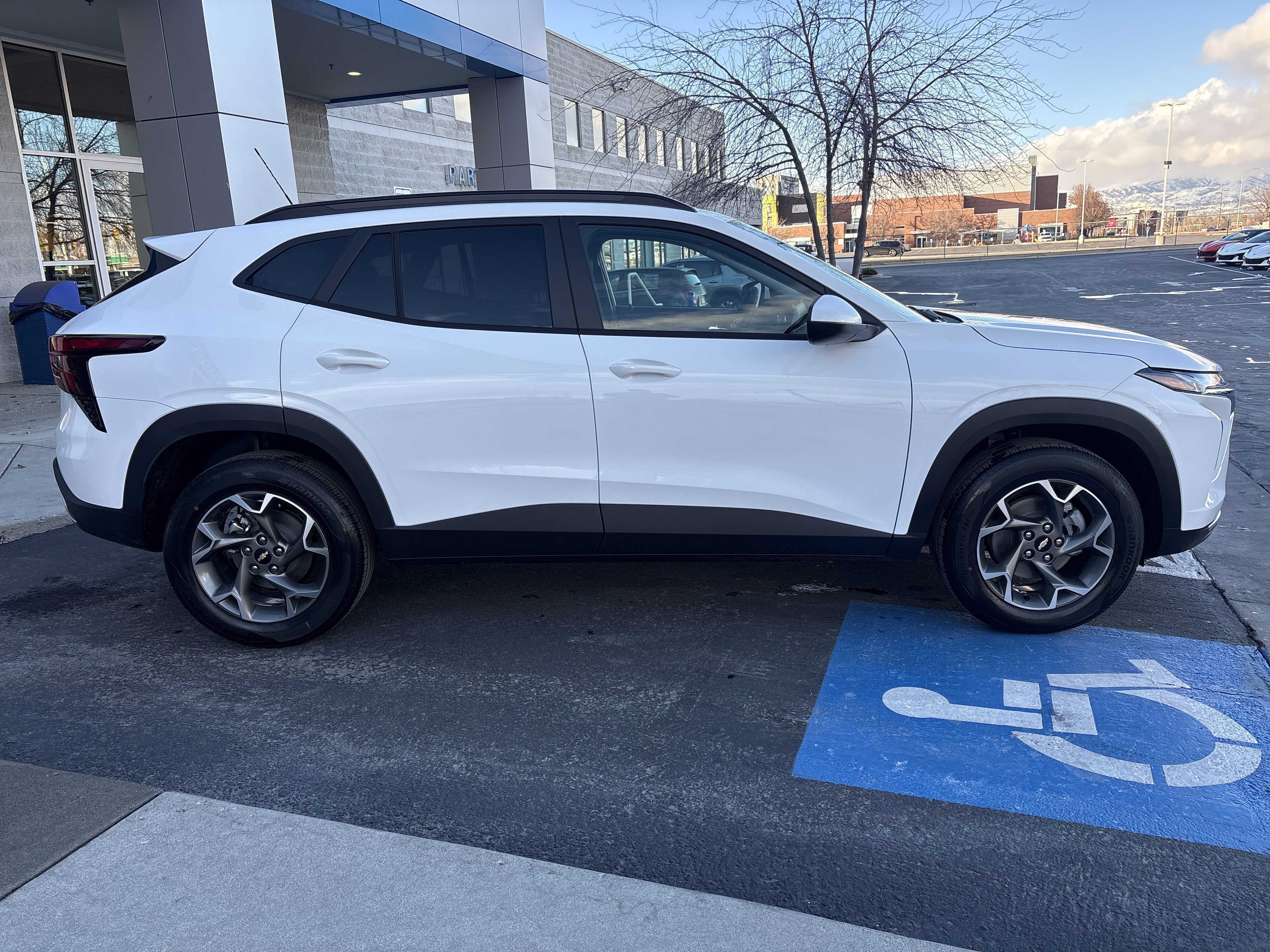New 2026 Chevrolet Trax LT w/ Driver Confidence Package FWD image 6