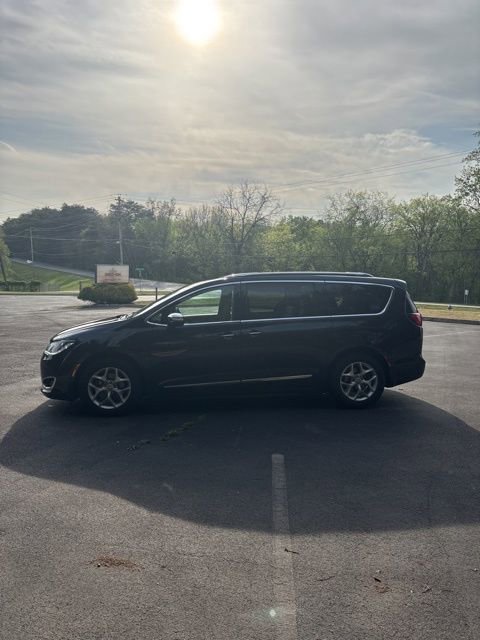 Used 2020 Chrysler Pacifica Limited w/ Advanced Safetytec Group image 11