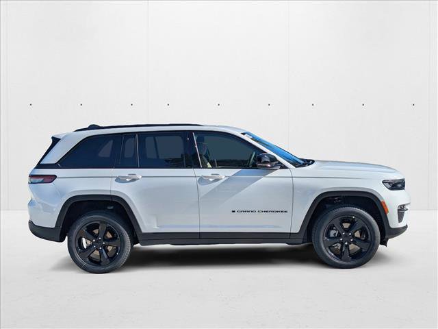 New 2025 Jeep Grand Cherokee Limited w/ Black Appearance Package RWD image 4