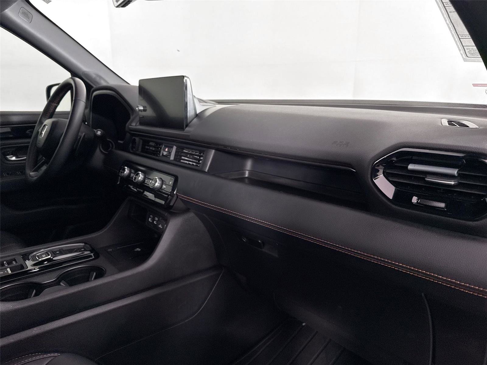 Used 2025 Honda Pilot TrailSport image 42
