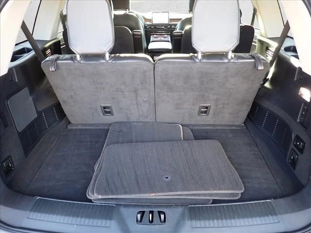 Used 2023 Lincoln Aviator Reserve AWD/4WD image 8