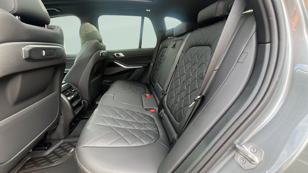 Certified 2024 BMW X5 xDrive40i w/ Premium Package AWD/4WD image 9