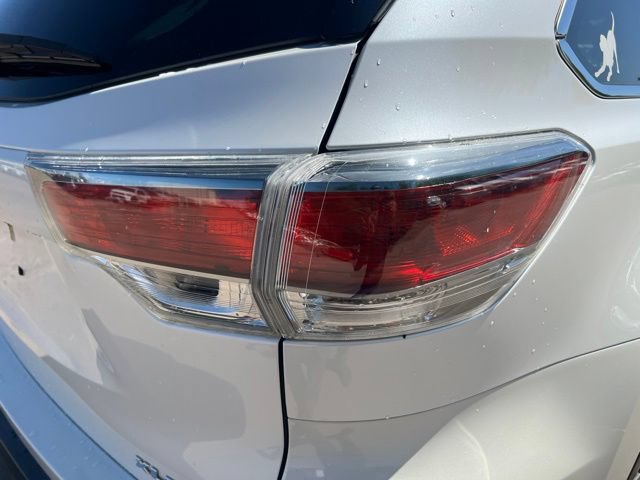 Used 2016 Toyota Highlander XLE AWD/4WD image 12