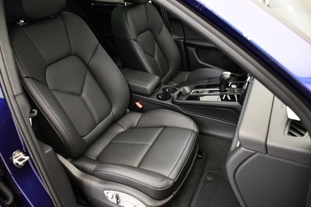 Certified 2026 Porsche Macan AWD/4WD image 51