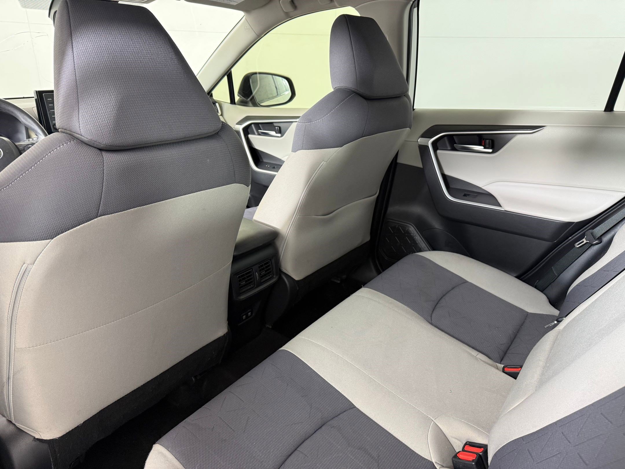 Used 2020 Toyota RAV4 XLE image 21