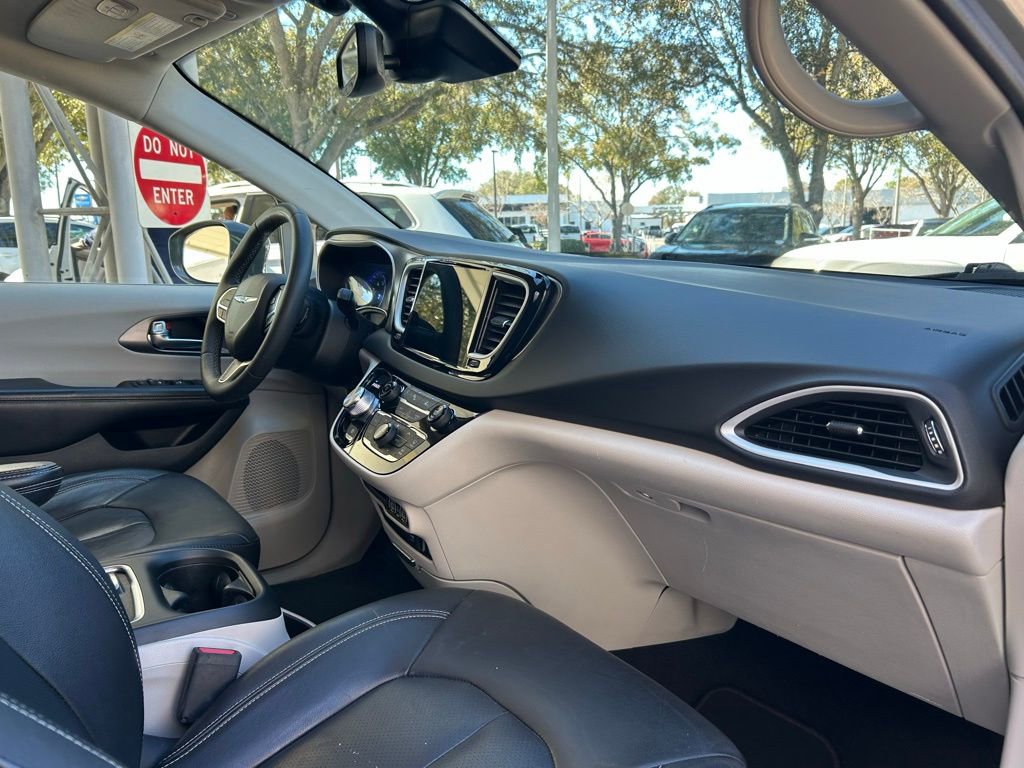 Used 2022 Chrysler Pacifica Touring-L image 43