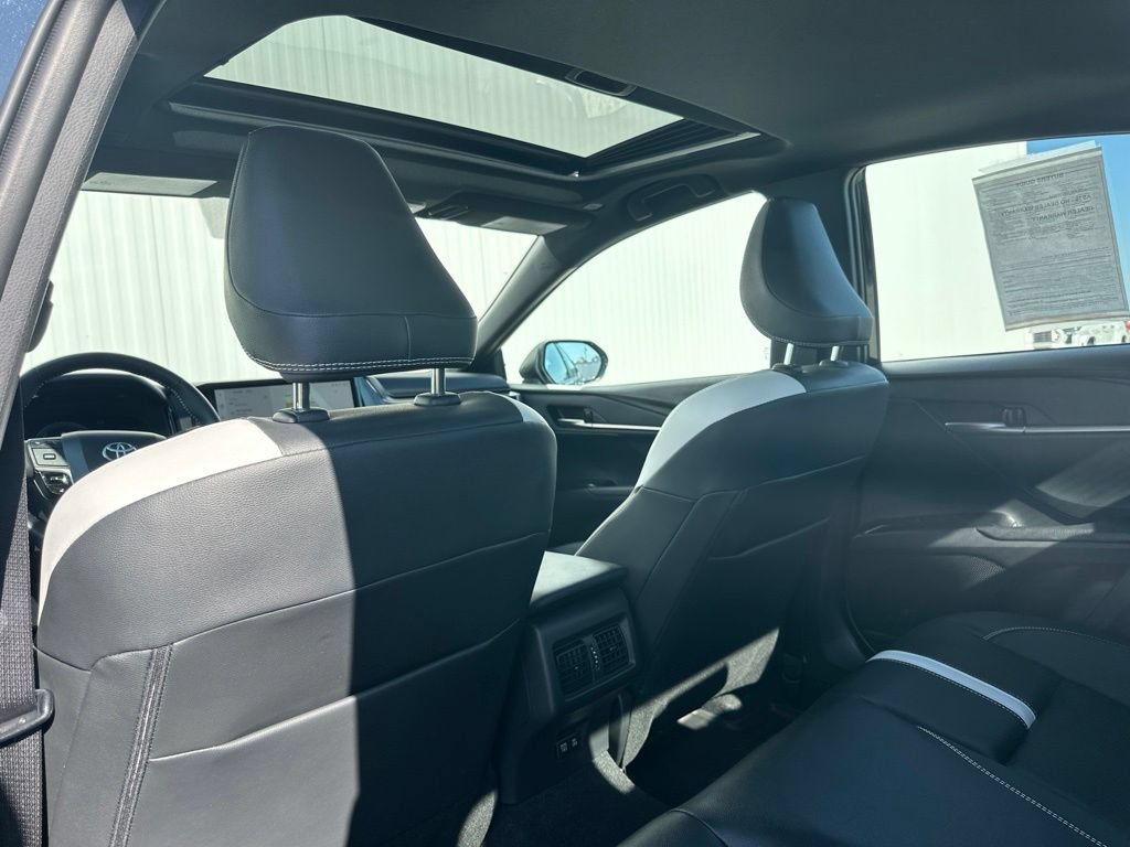 Used 2025 Toyota Camry SE w/ Multimedia Upgrade Package FWD image 21