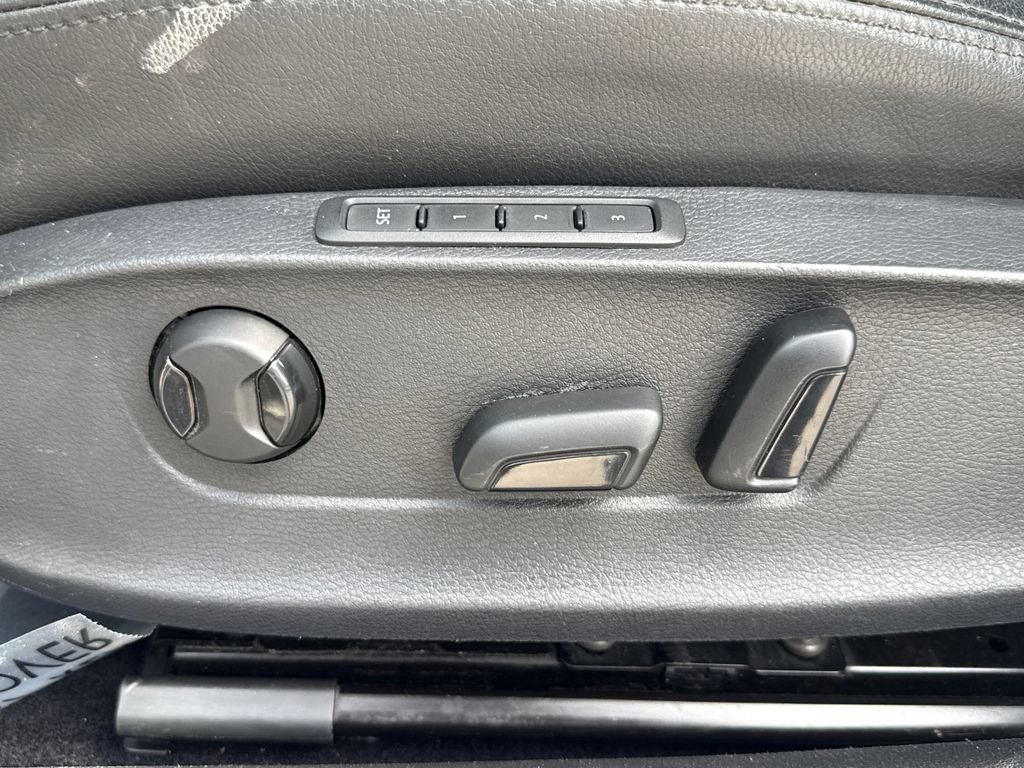 Used 2014 Volkswagen Passat 1.8T SEL Premium FWD image 23