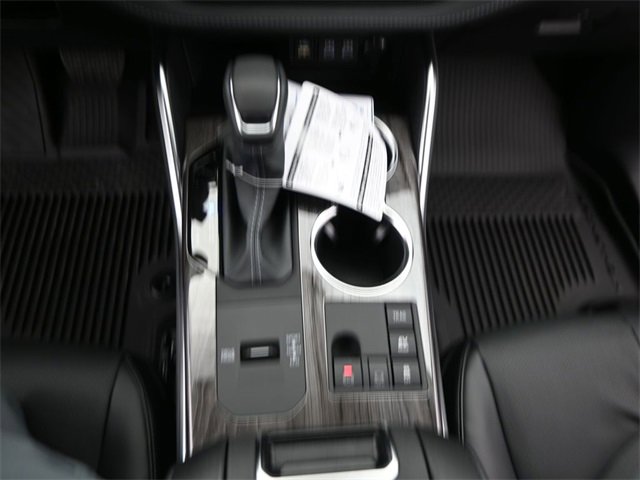 New 2026 Toyota Highlander Platinum image 8