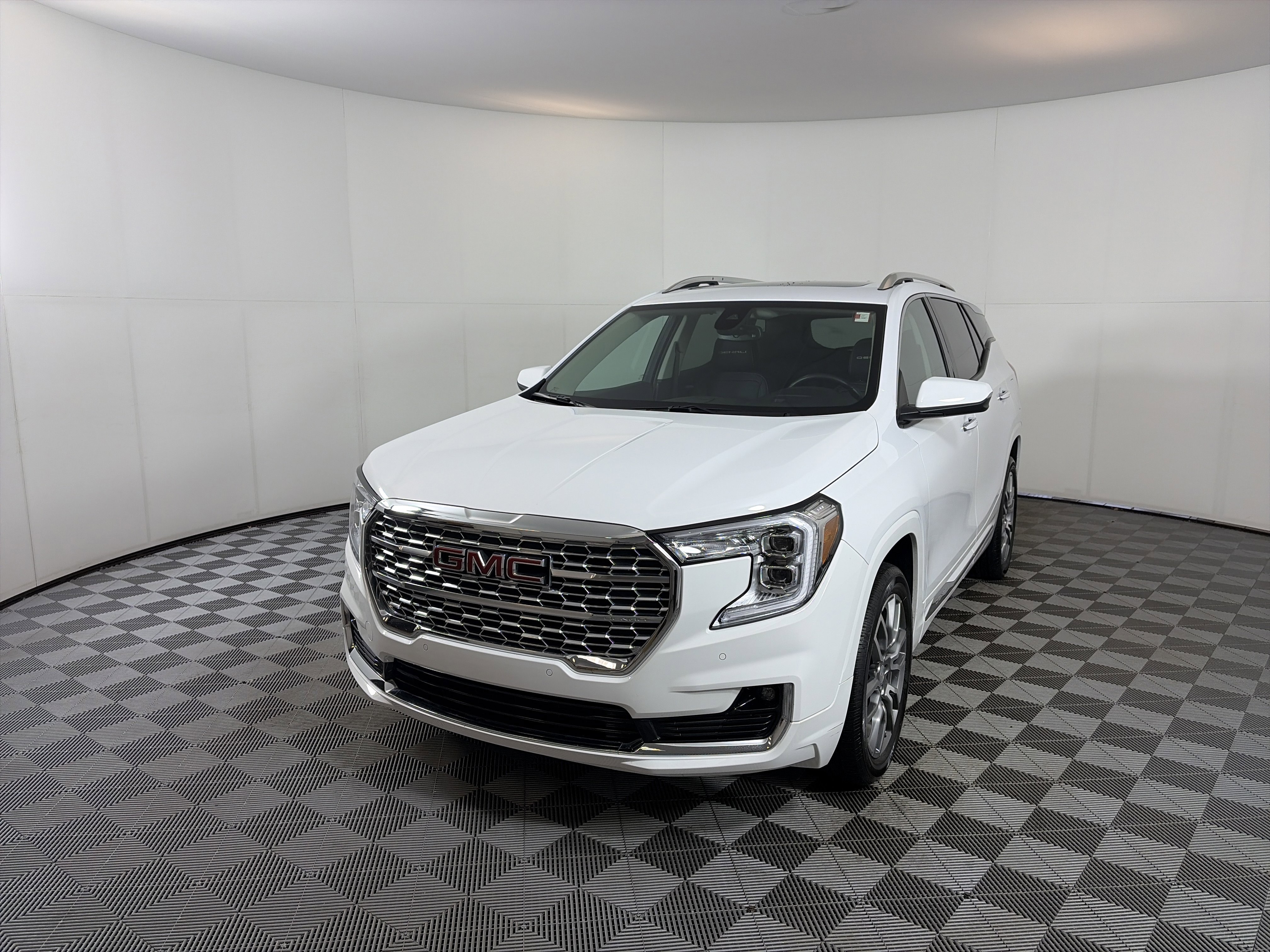 Certified 2022 GMC Terrain Denali w/ LPO, Floor Liner Package image 2