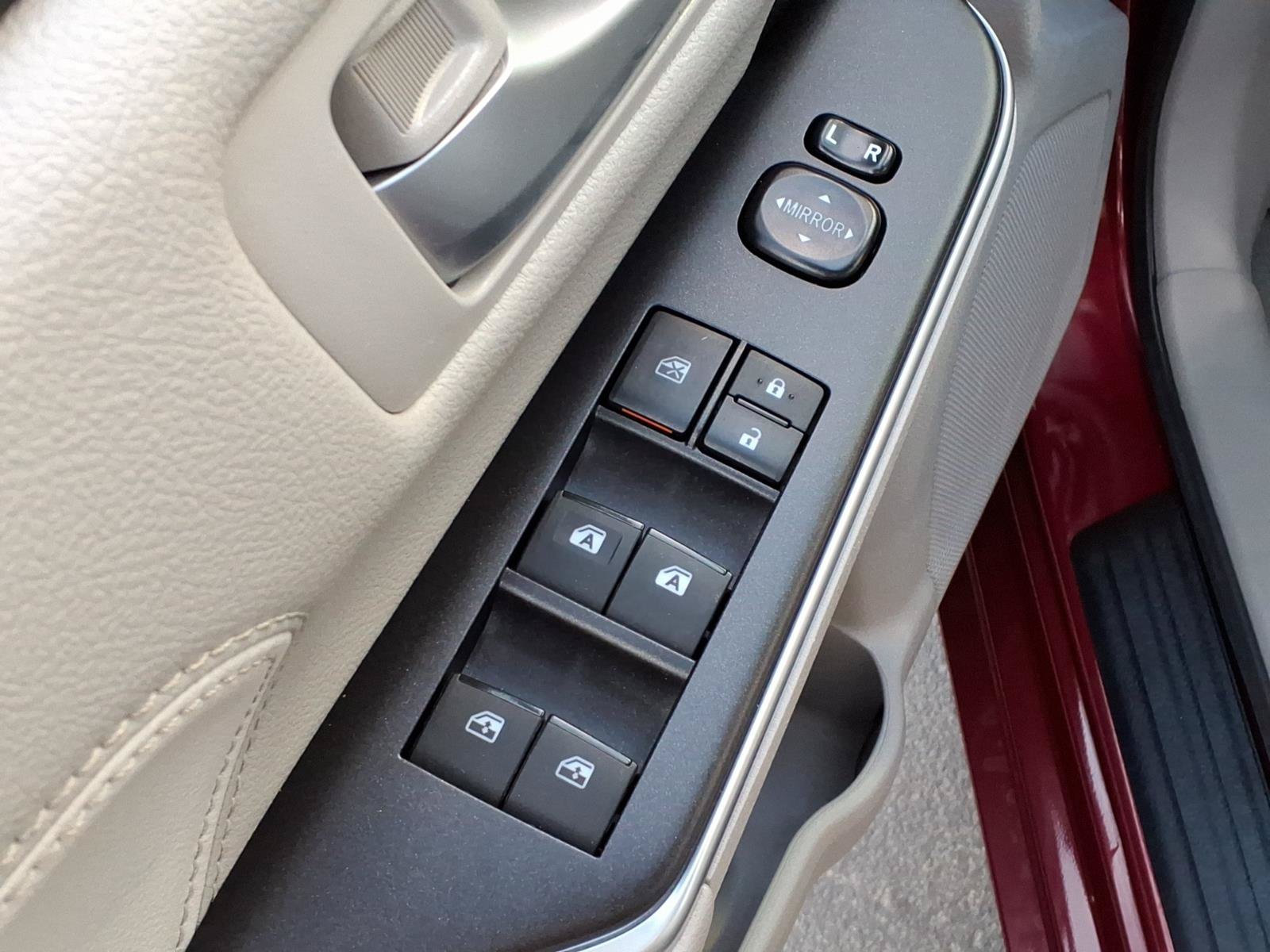 Certified 2017 Toyota Camry XLE FWD image 14