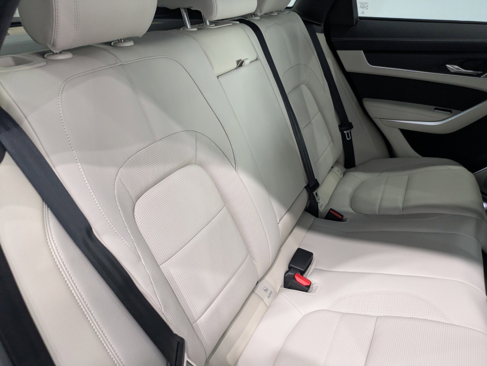 New 2026 Jaguar F-PACE R-Dynamic S image 23