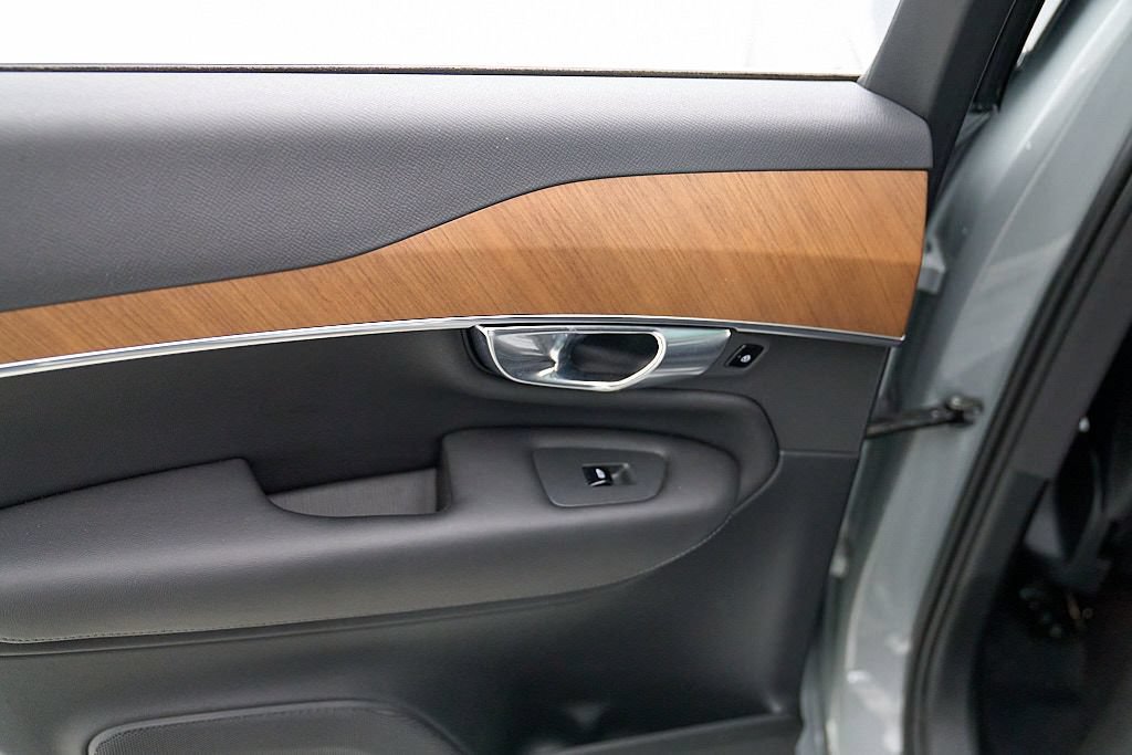Certified 2025 Volvo XC90 B6 Plus AWD/4WD image 19