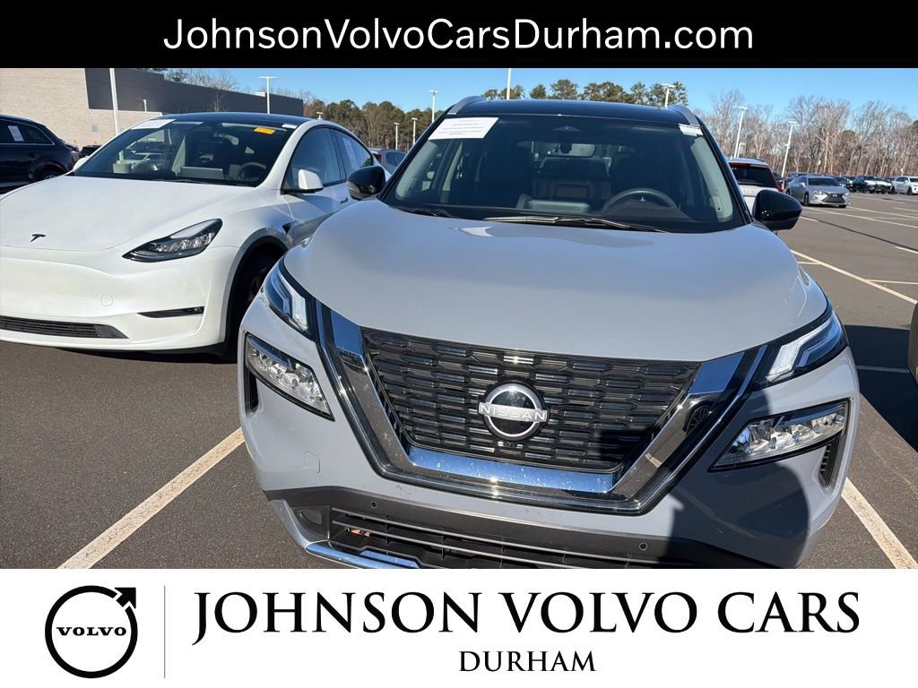 Used 2023 Nissan Rogue Platinum image 3