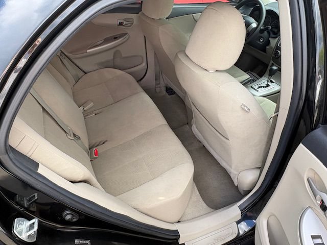 Used 2011 Toyota Corolla LE FWD image 18
