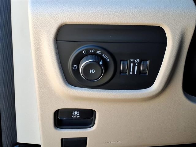 New 2025 Jeep Grand Cherokee L Limited w/ Luxury Tech Group II image 25