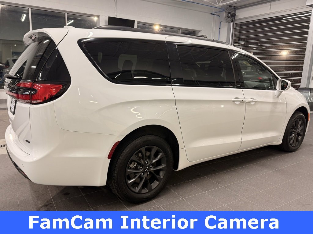 Used 2021 Chrysler Pacifica Touring-L w/ Uconnect Theater Family Group image 7