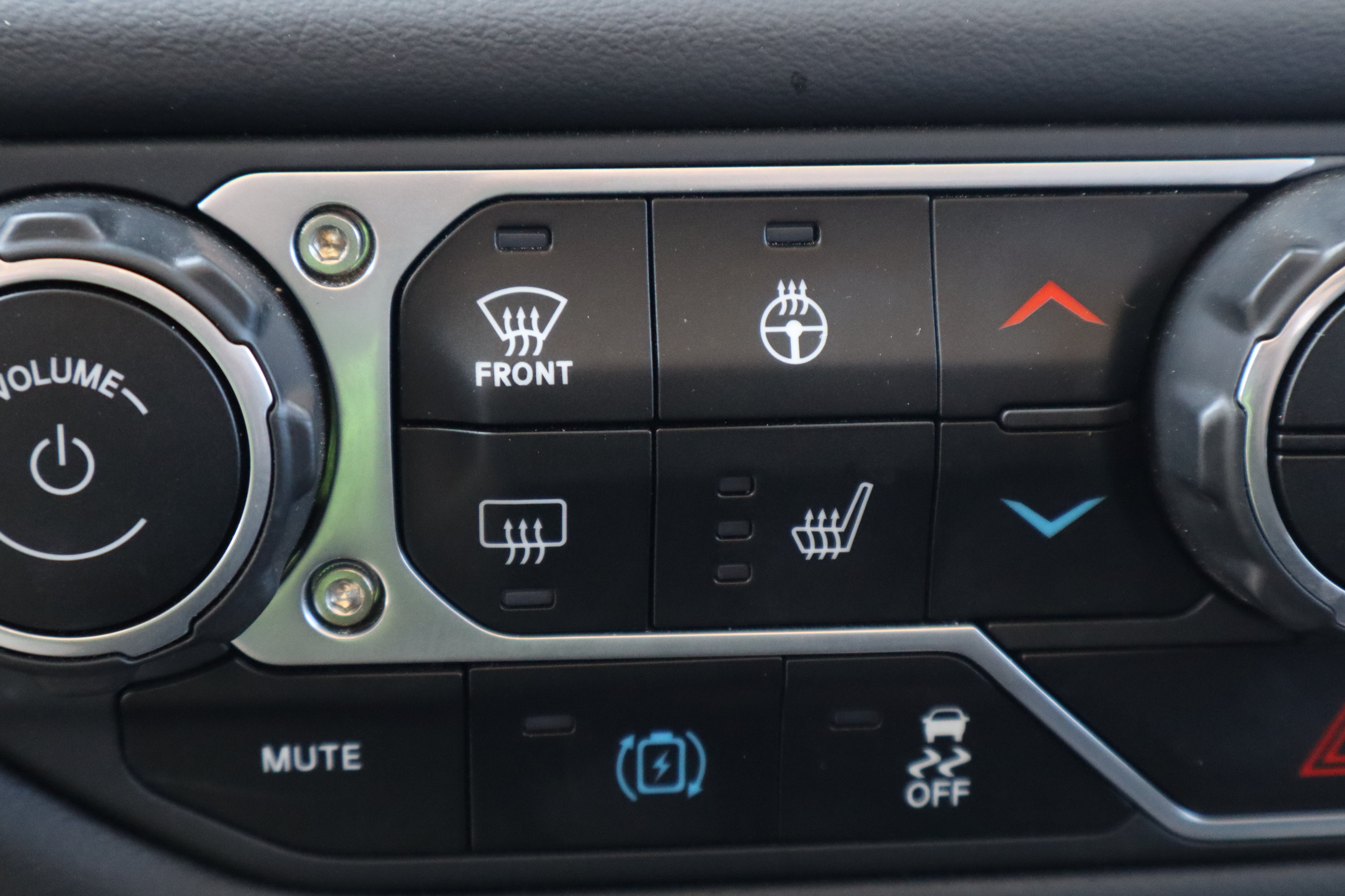 Used 2025 Jeep Wrangler Unlimited Sahara AWD/4WD image 23