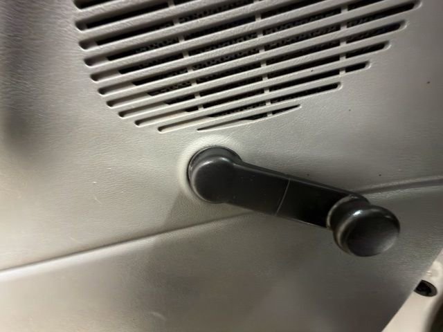 Used 2006 Ford E-250 and Econoline 250 RWD image 12