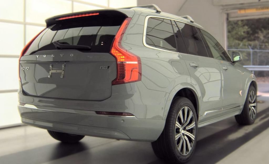 Used 2024 Volvo XC90 B5 Plus AWD/4WD image 3