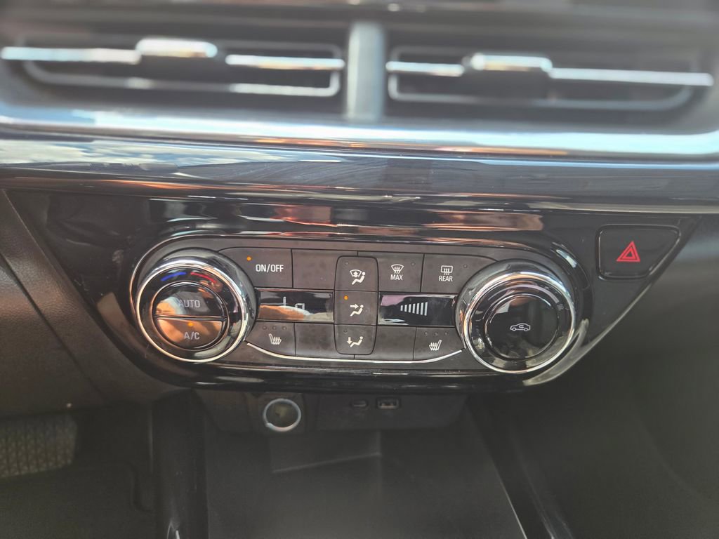 Used 2025 Chevrolet Trax ACTIV FWD image 23