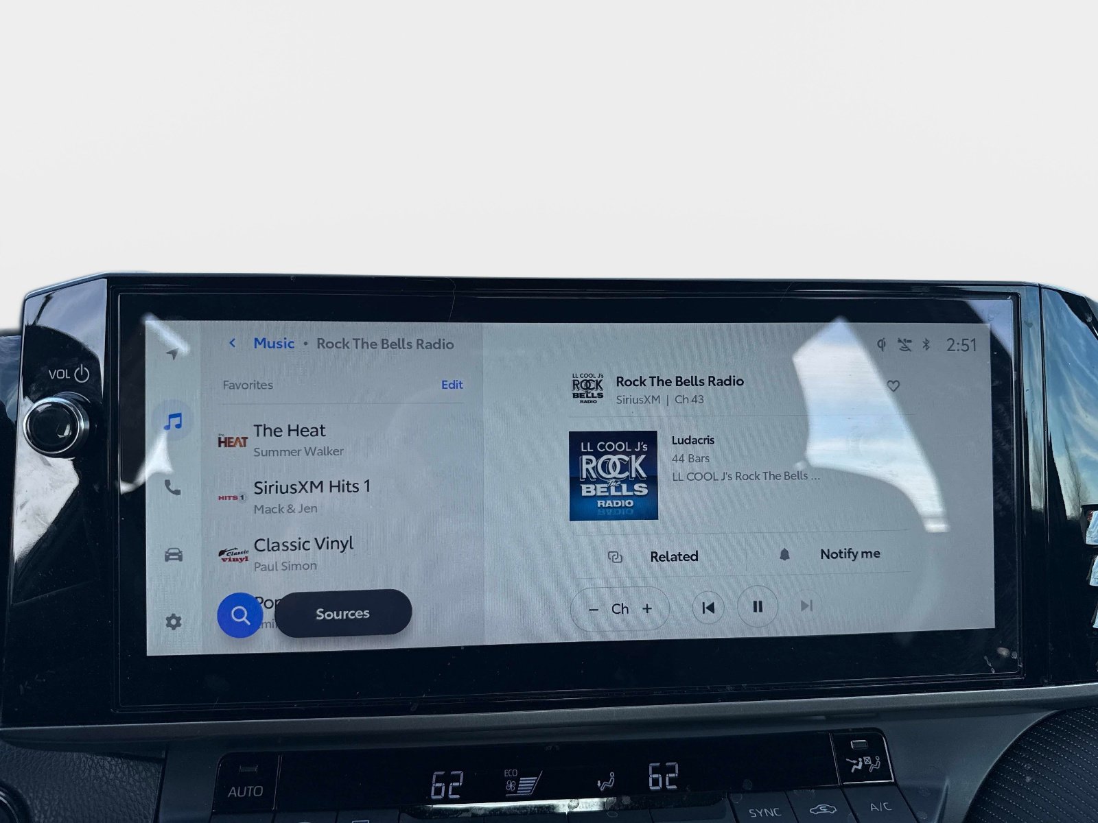 Used 2025 Toyota Camry SE w/ Multimedia Upgrade Package image 18