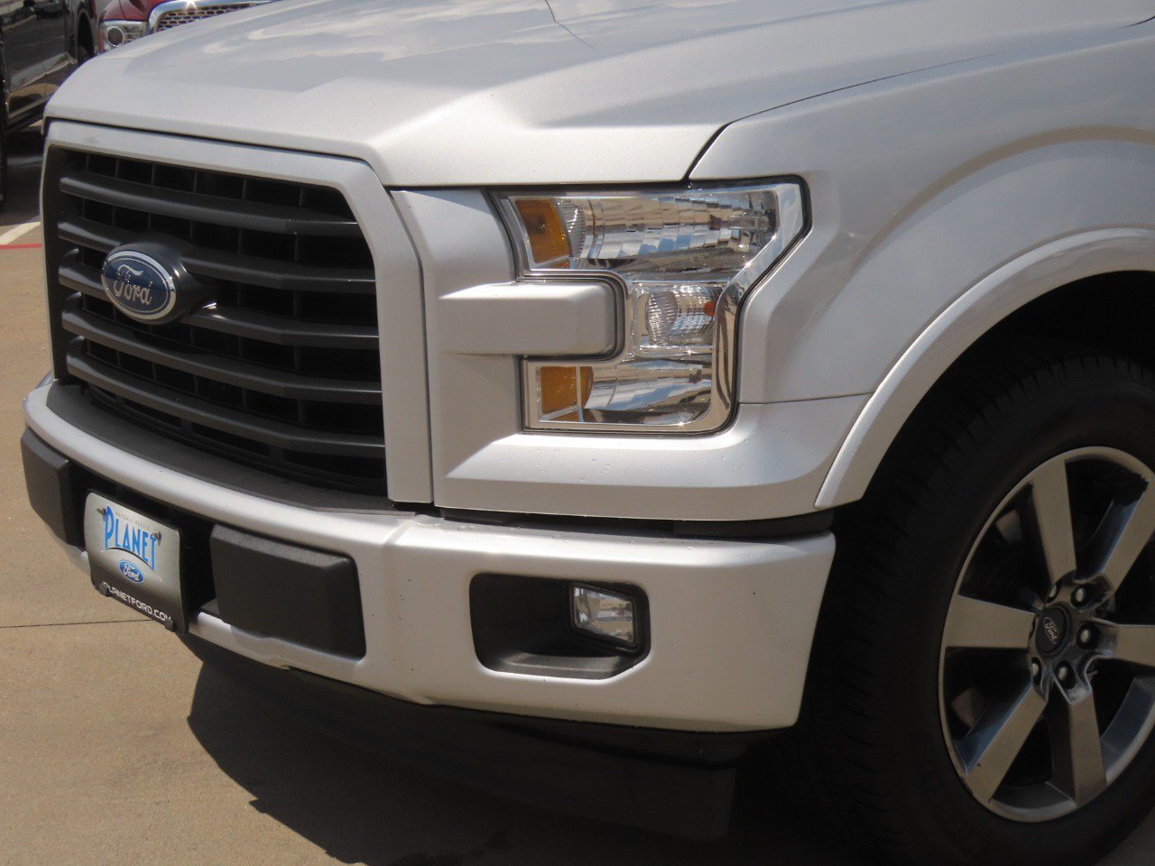 Used 2017 Ford F150 XLT w/ Equipment Group 302A Luxury RWD image 3