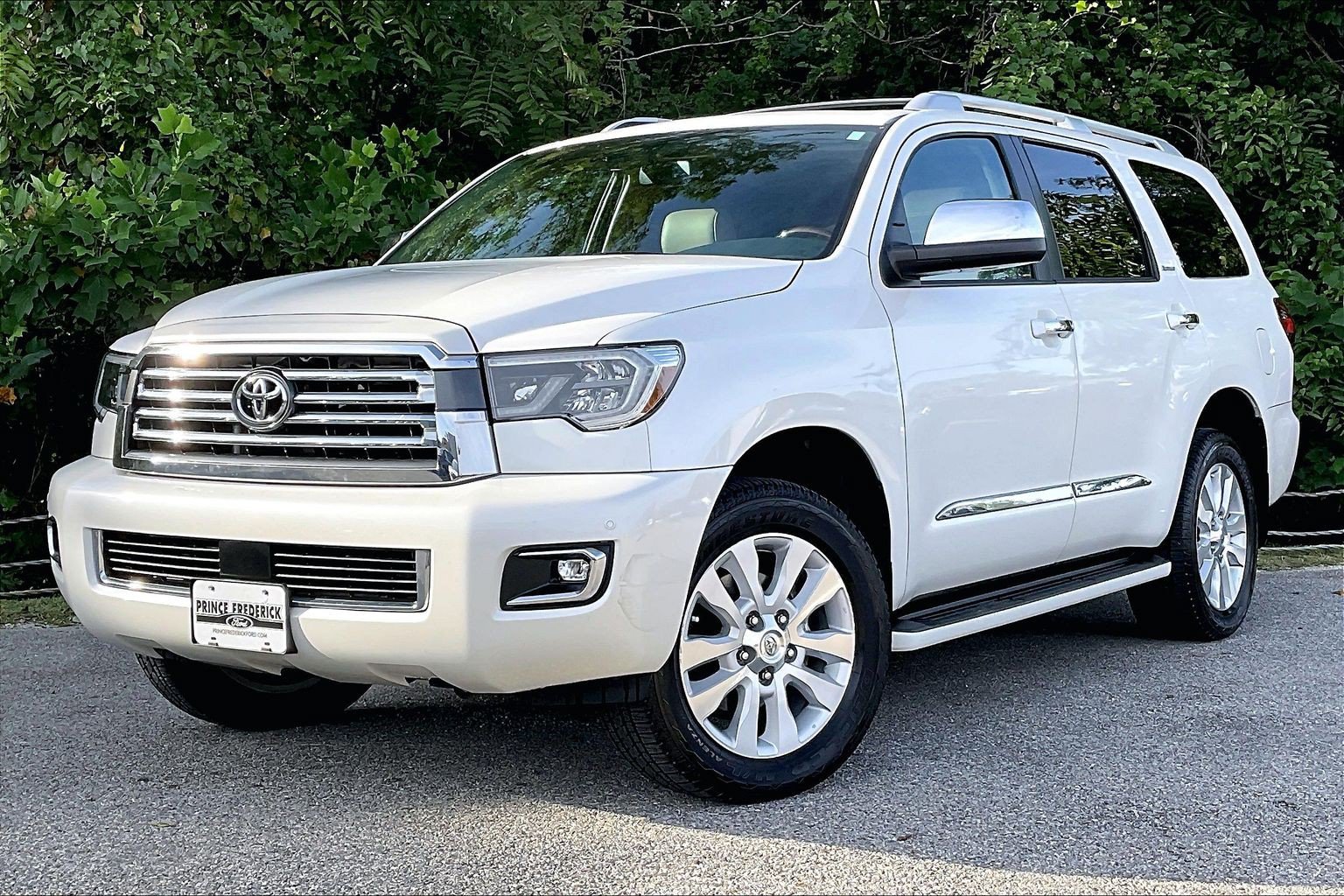 Used 2021 Toyota Sequoia Platinum AWD/4WD image 3