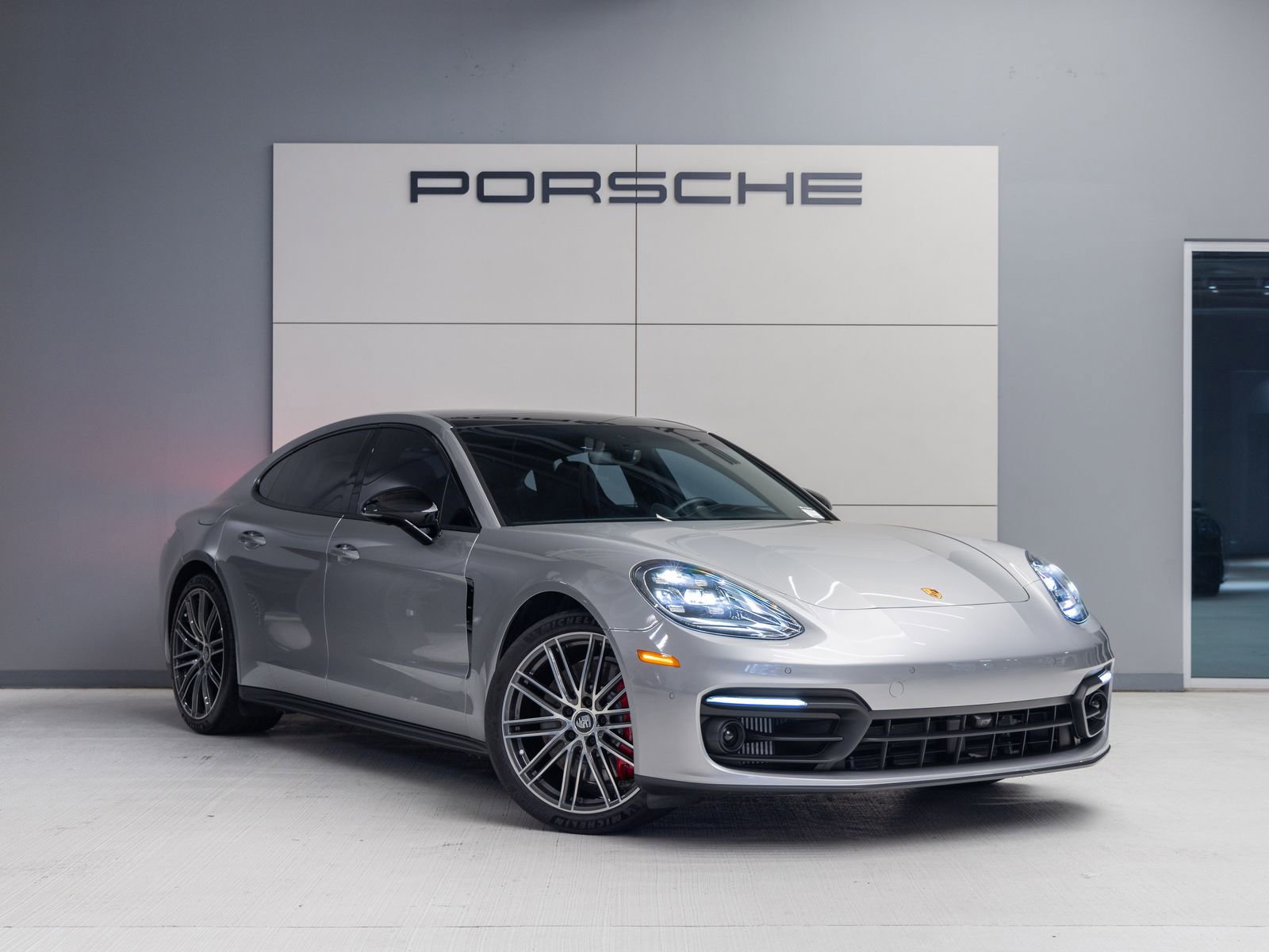Certified 2023 Porsche Panamera 4S image 9
