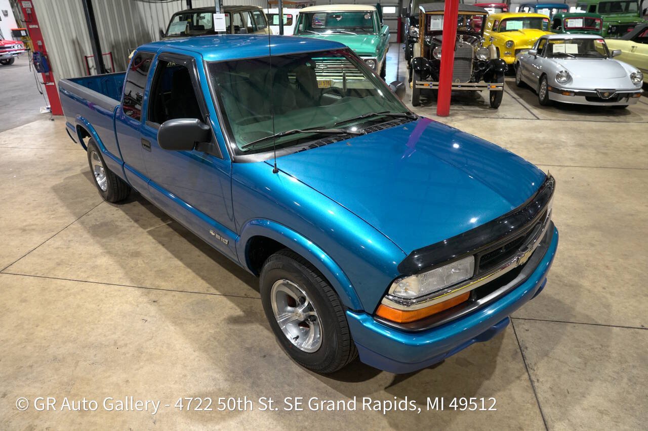 Used 2001 Chevrolet S10 Pickup LS w/ Preferred Equipment Group RWD image 14