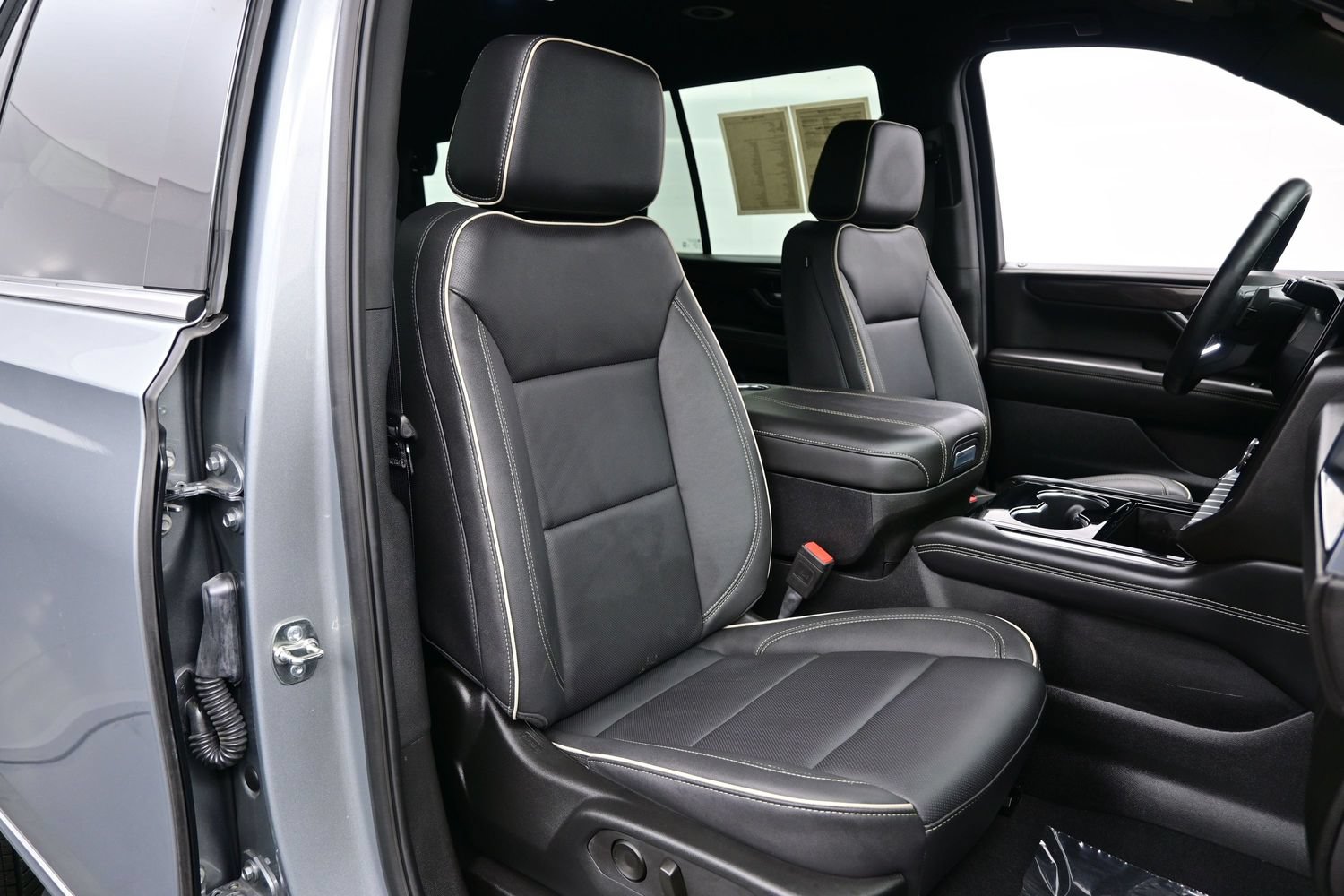 Used 2025 GMC Yukon Elevation w/ LPO, Floor Liner Package AWD/4WD image 14