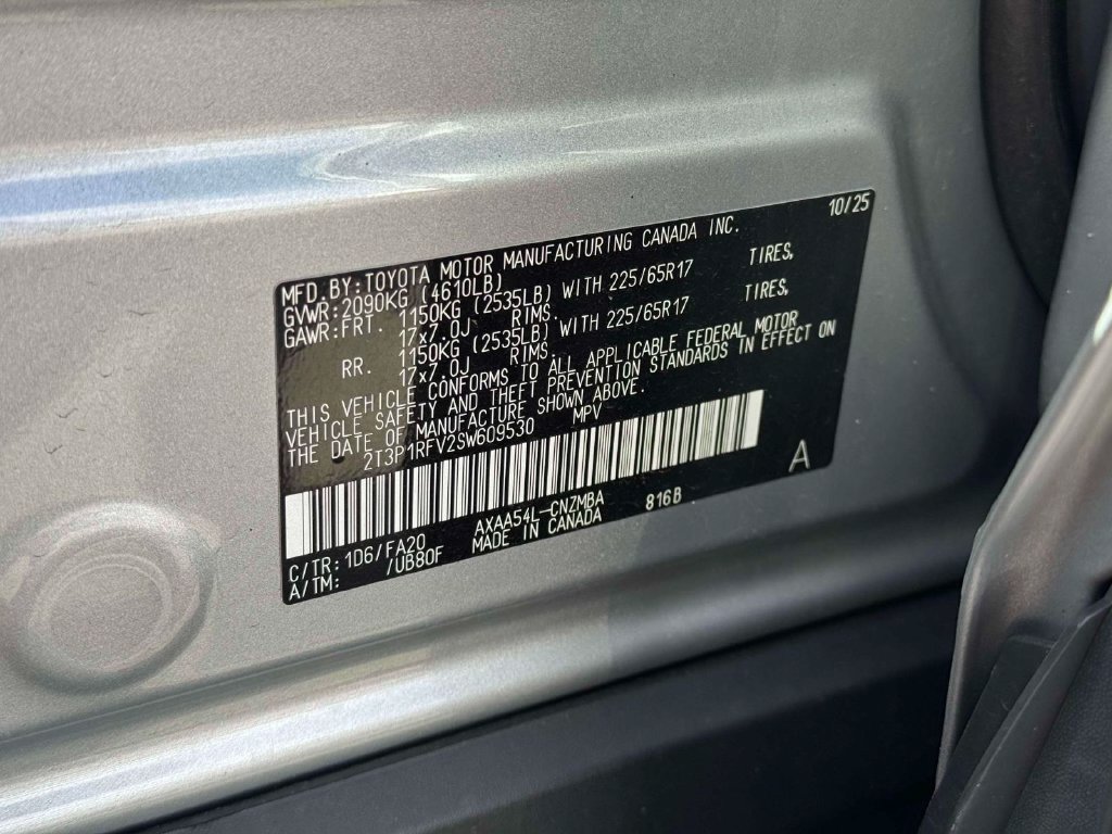 Used 2025 Toyota RAV4 XLE AWD/4WD image 33