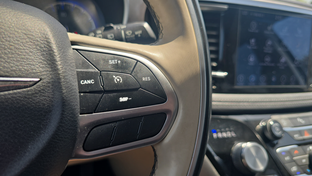 Used 2018 Chrysler Pacifica Limited FWD image 23