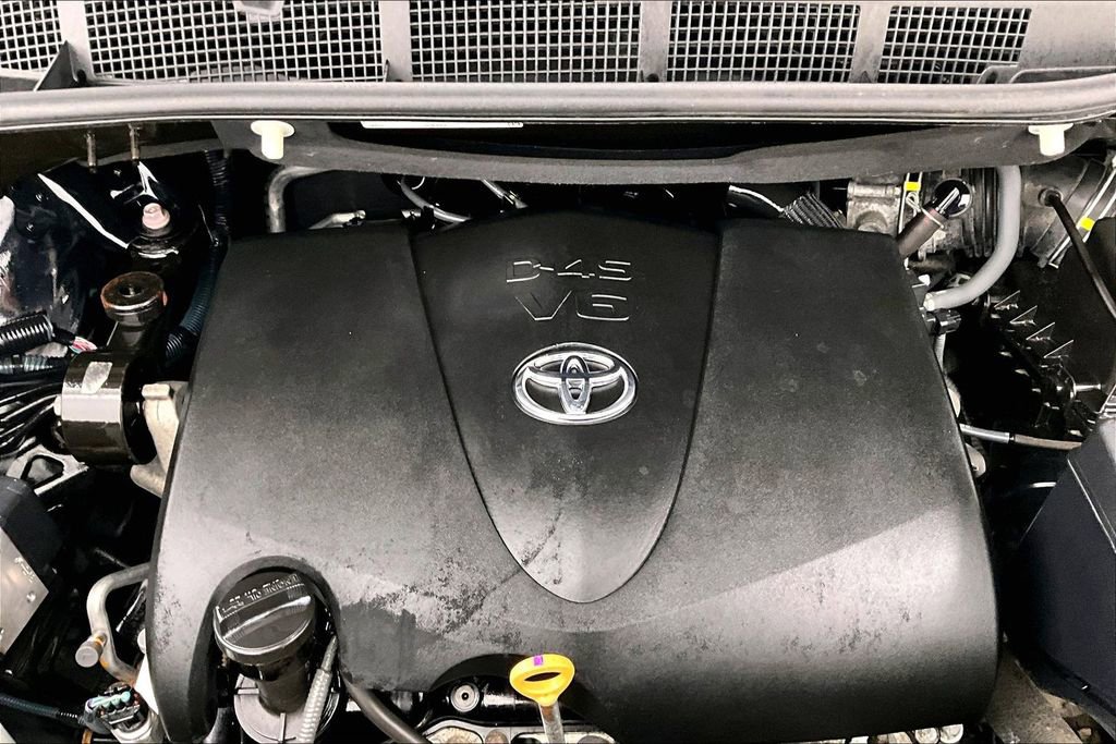 Used 2019 Toyota Sienna XLE w/ XLE Navigation Package FWD image 34