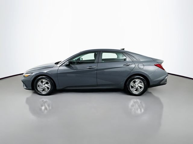 Certified 2024 Hyundai Elantra SE FWD image 5