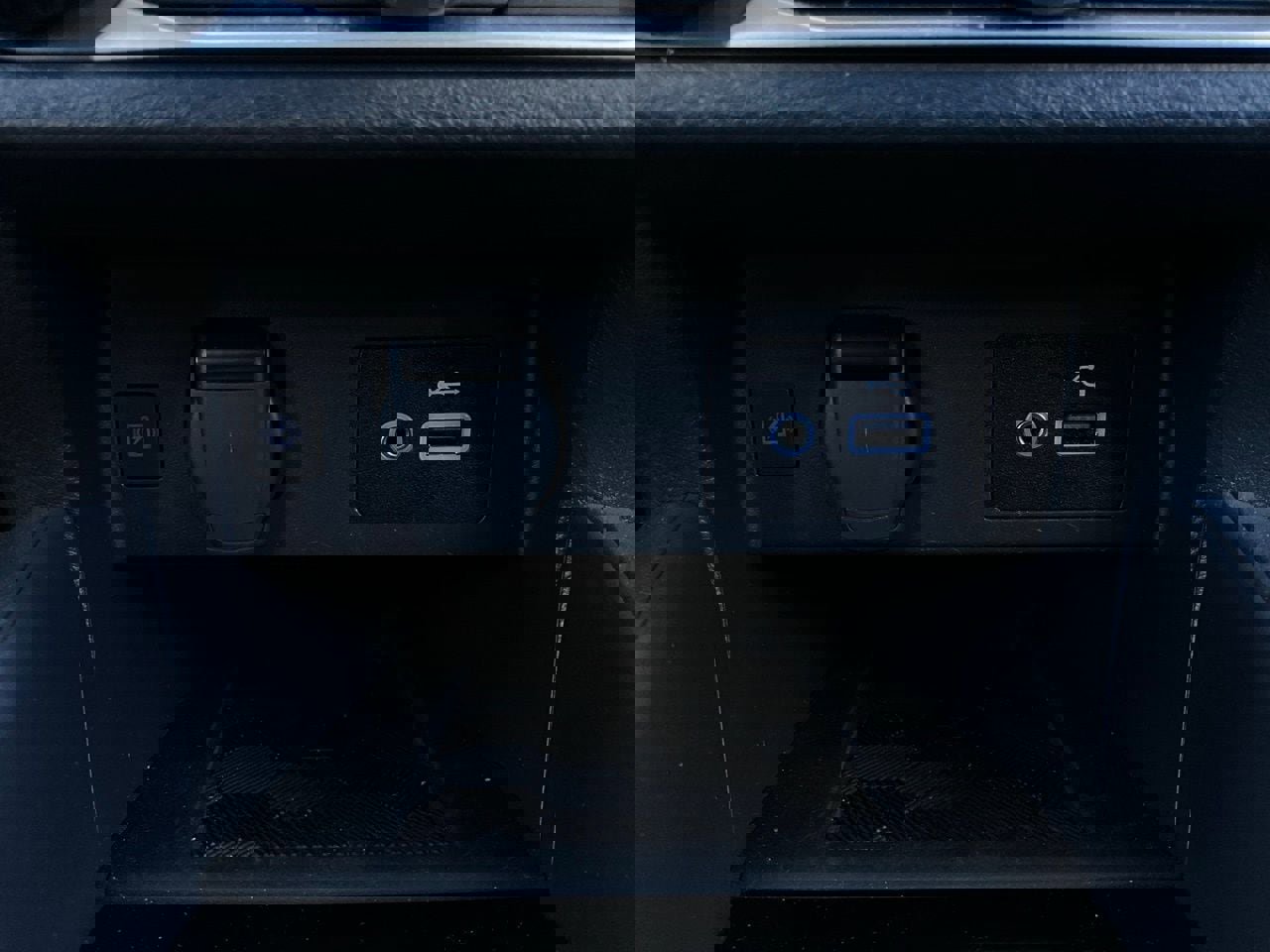 Used 2025 Nissan Versa SV image 21