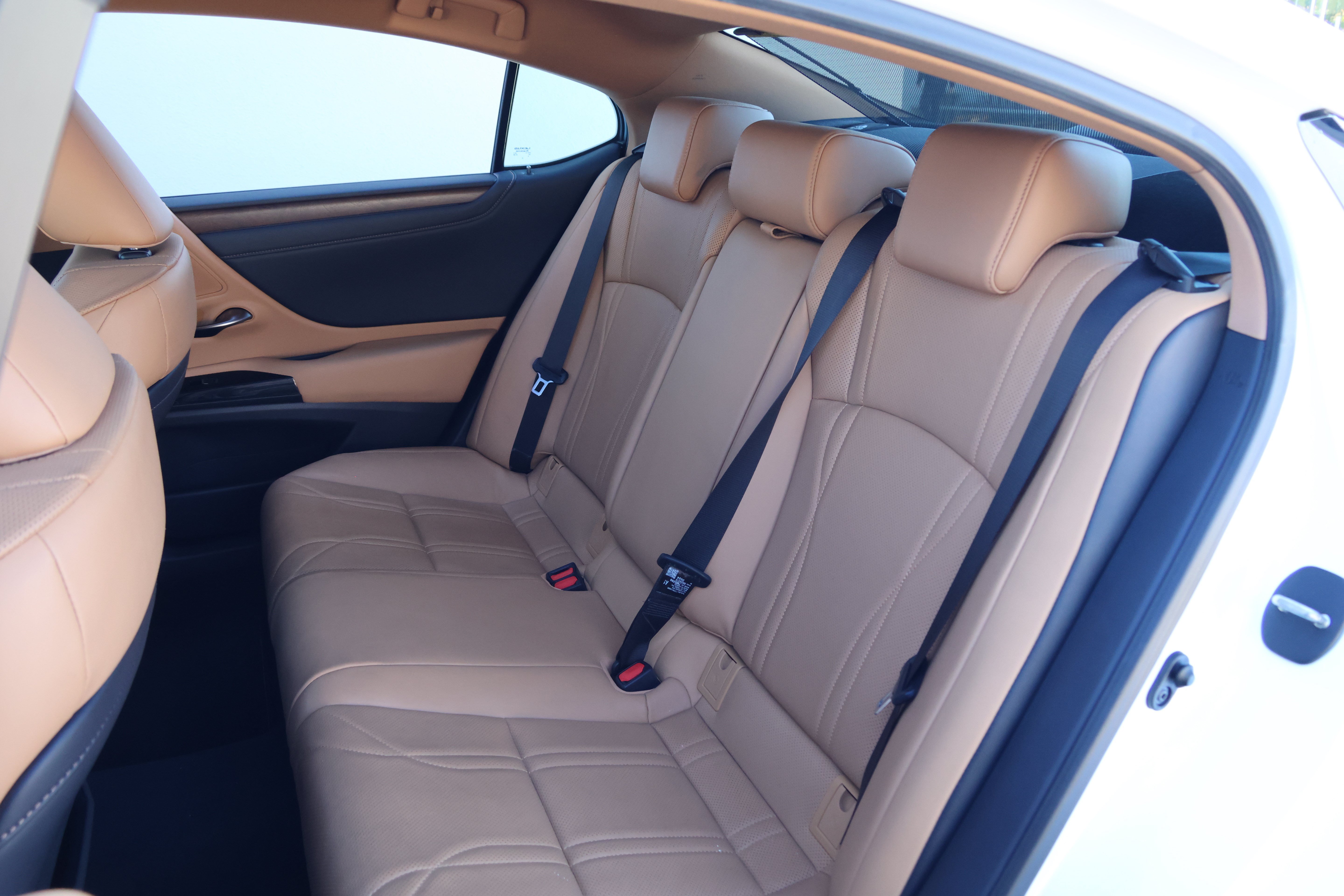 Certified 2025 Lexus ES 350 w/ Technology Package FWD image 36